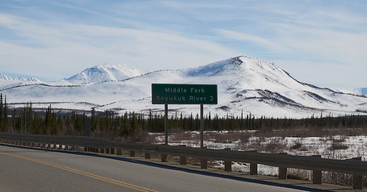 Alaska, dalton highway with snow on mountain